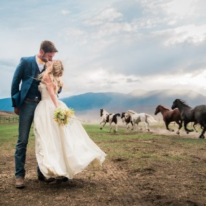 Sesión de fotos de boda a lomos de un caballo