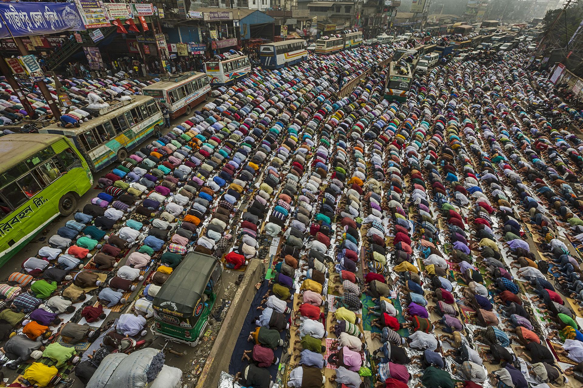 prayers-on-the-road-muhammad-mostafigur-rahman-bangladesh