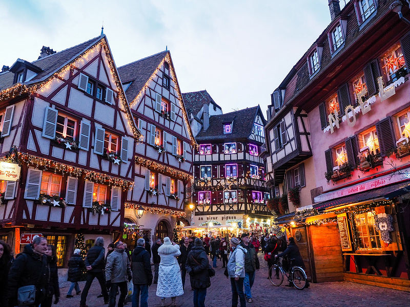 Mercado de Navidad de Colmar en la región de Alsacia, en Francia