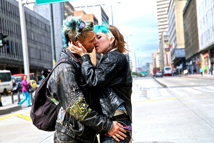 fotos de besos en plena calle 