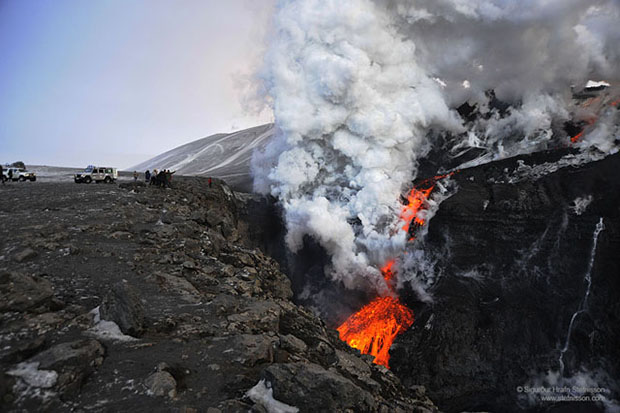 volcan en erupción 