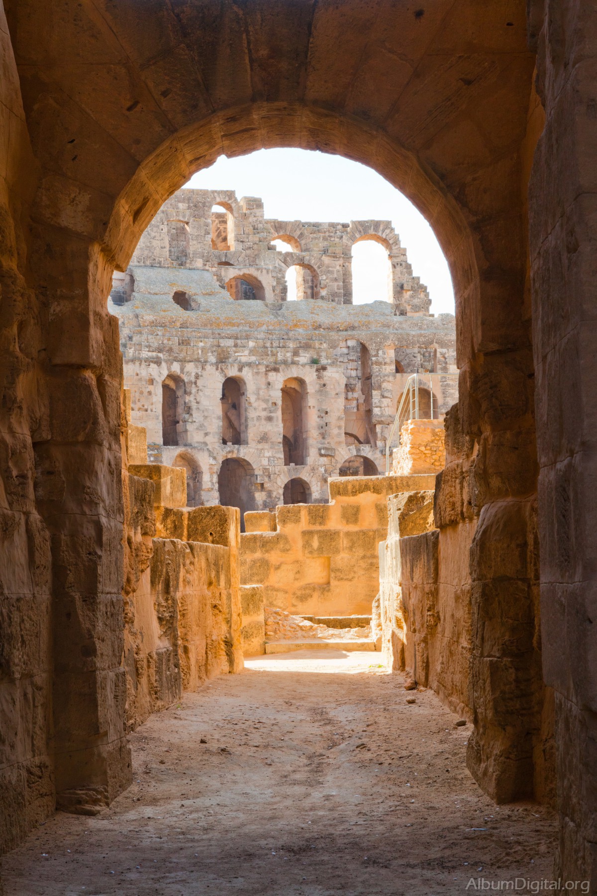 Acceso al interior del Coliseo