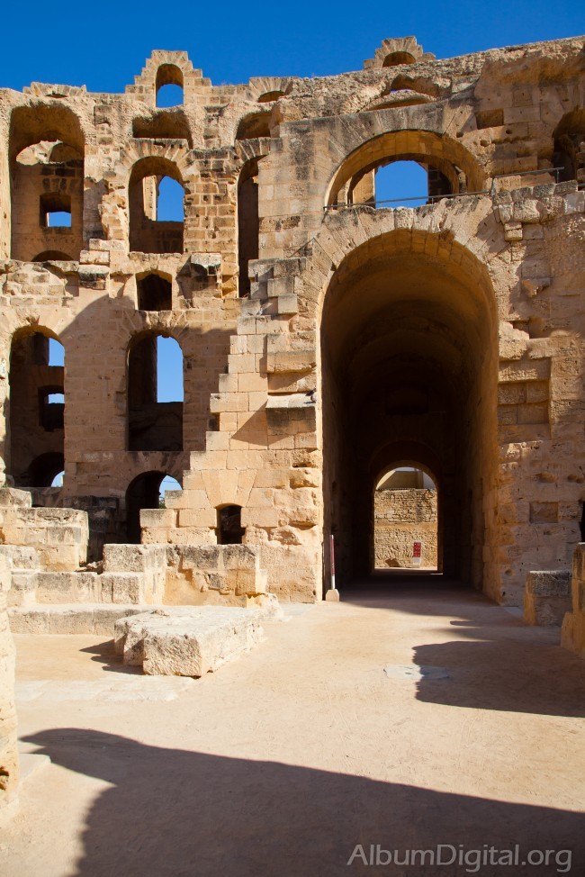 Acceso principal del Coliseo