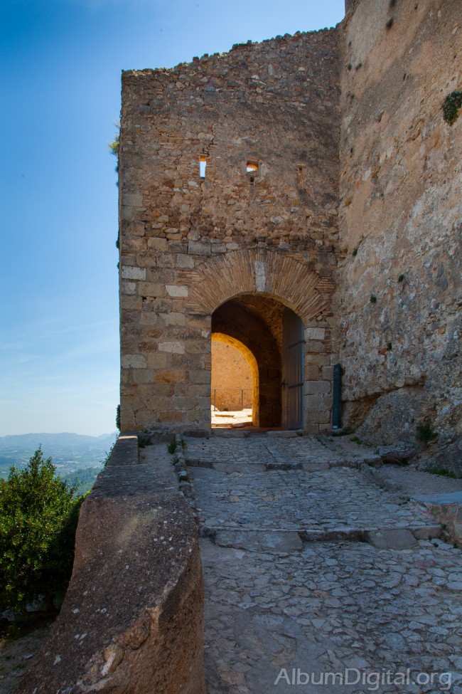 Arco de la torre del castillo de Jativa