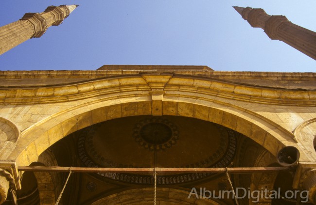Arco y minaretes Mezquita de Alabastro