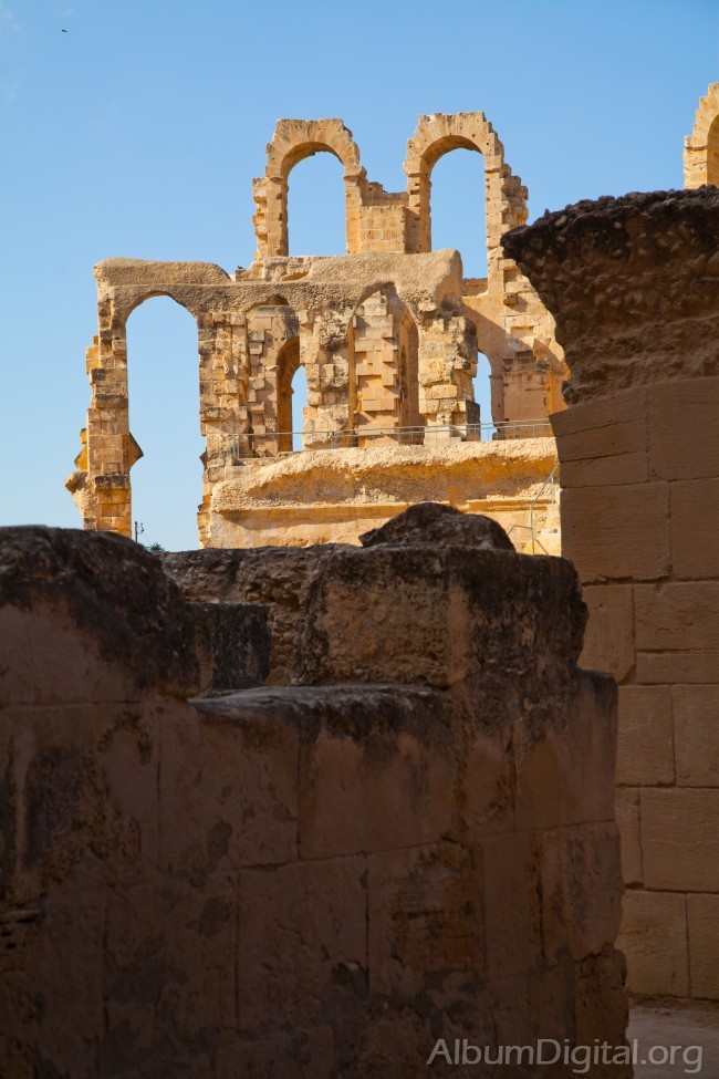 Arcos del Coliseo de Djem tunez
