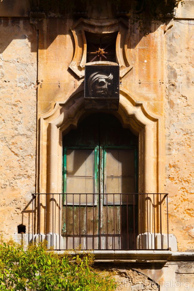 Balcon edificio historico de Ragusa