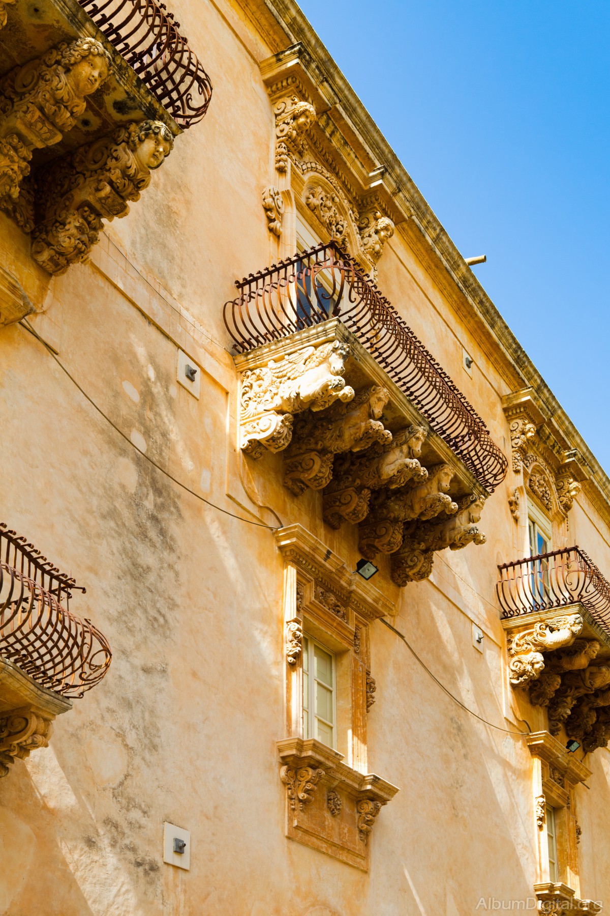 Balcones del Palacio Nicolaci en Noto