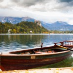 Foto Barca en las aguas del lago Bled