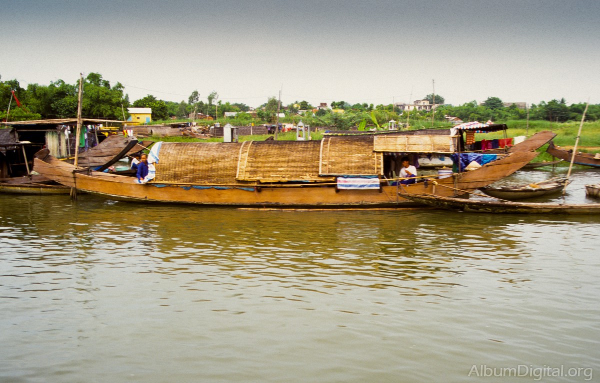 Barcaza tipica vietnamita
