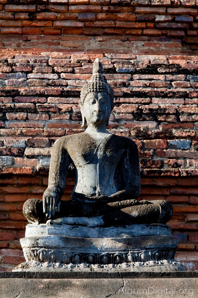 Buda en piedra