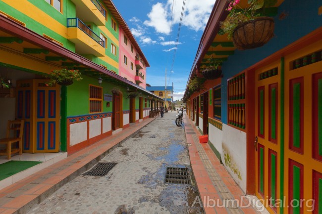 Calle de Guatape Colombia