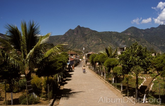 Calle de Santiago de Atitlan Guatemala