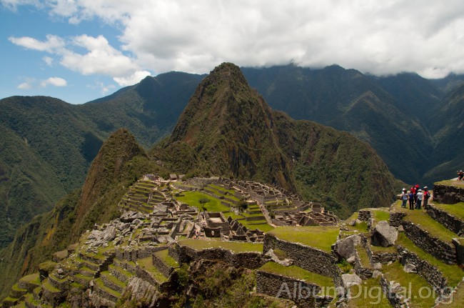Cerro Huayna Picchu y ruinas