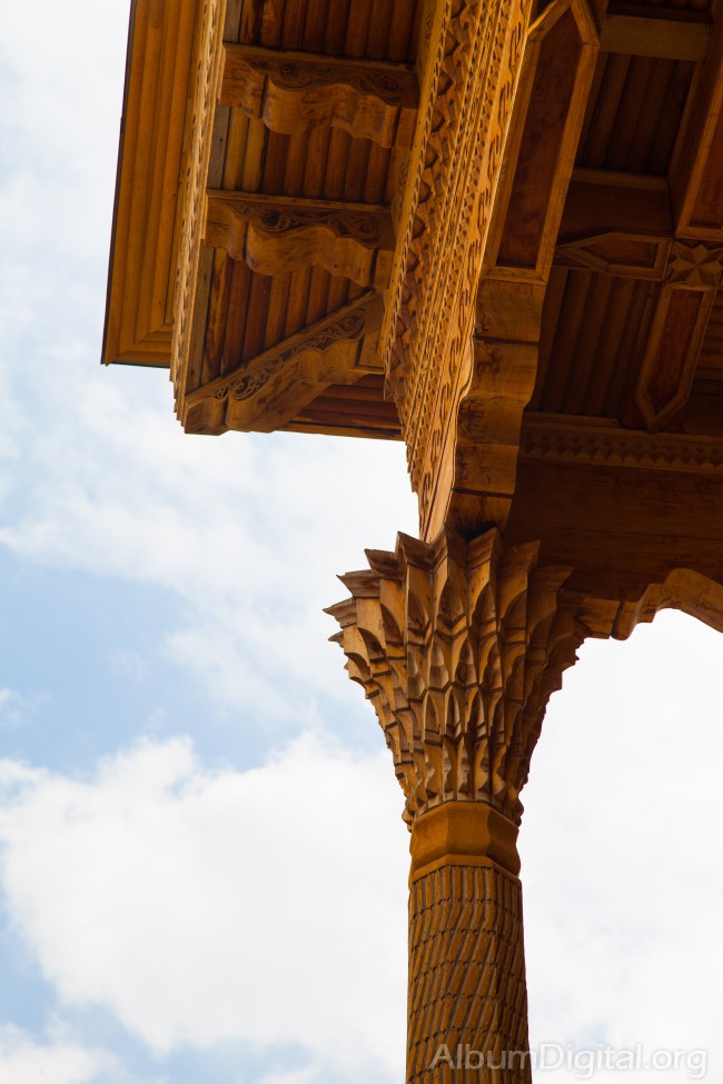 Columna tallada de la Mezquita