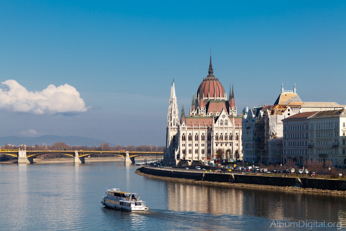 Danubio a su paso por el Parlamento