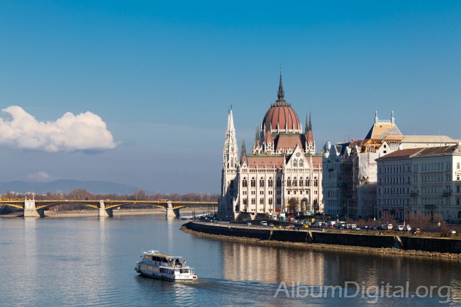 Danubio a su paso por el Parlamento