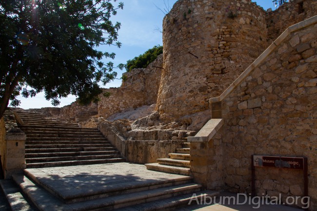 Escaleras y torre del castillo de Denia