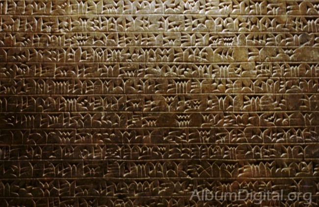 Escritura cuneiforme