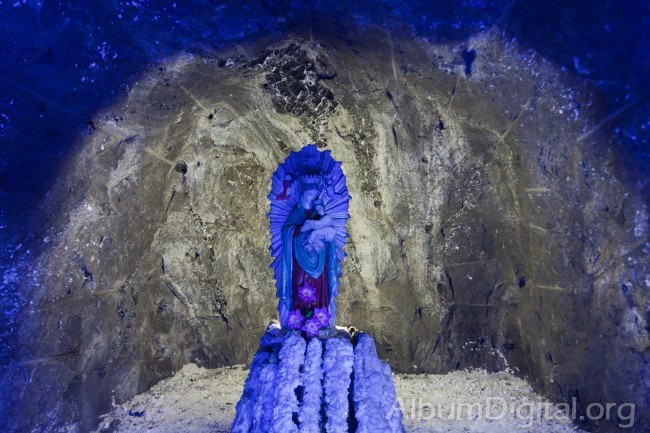 Escultura de la Virgen mina de sal