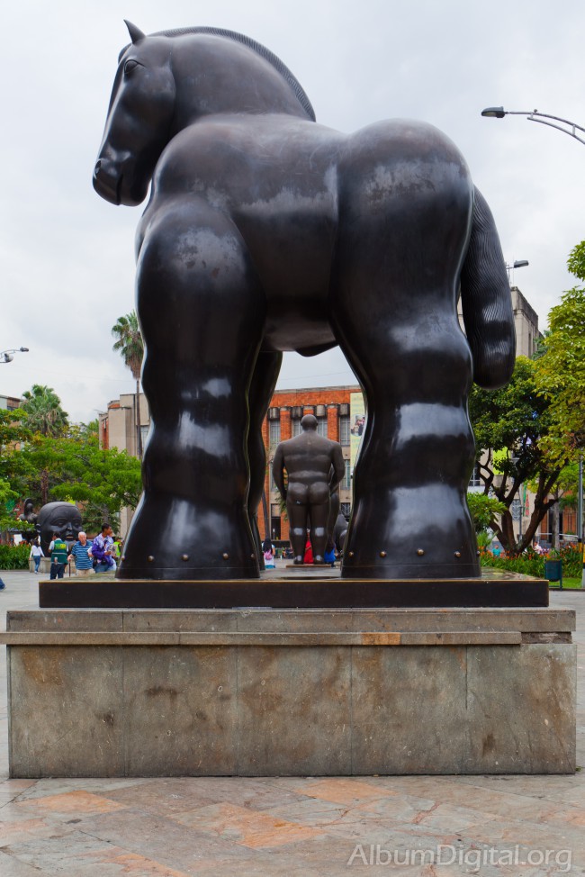 Escultura del caballo de Botero