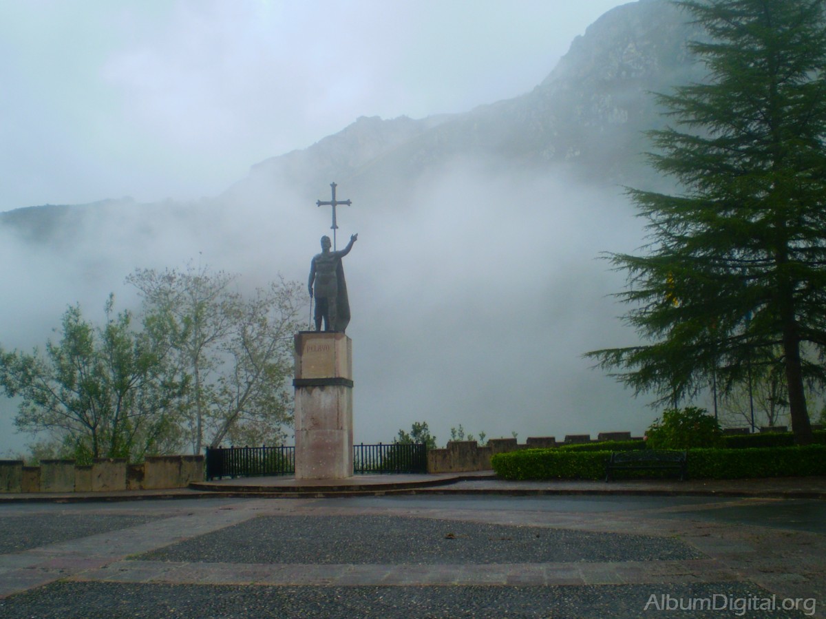 Estatua Don Pelayo Covadonga
