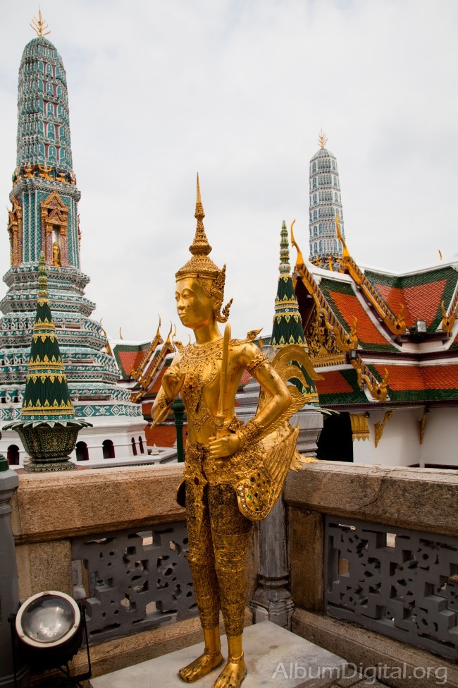 Estatua tailandesa