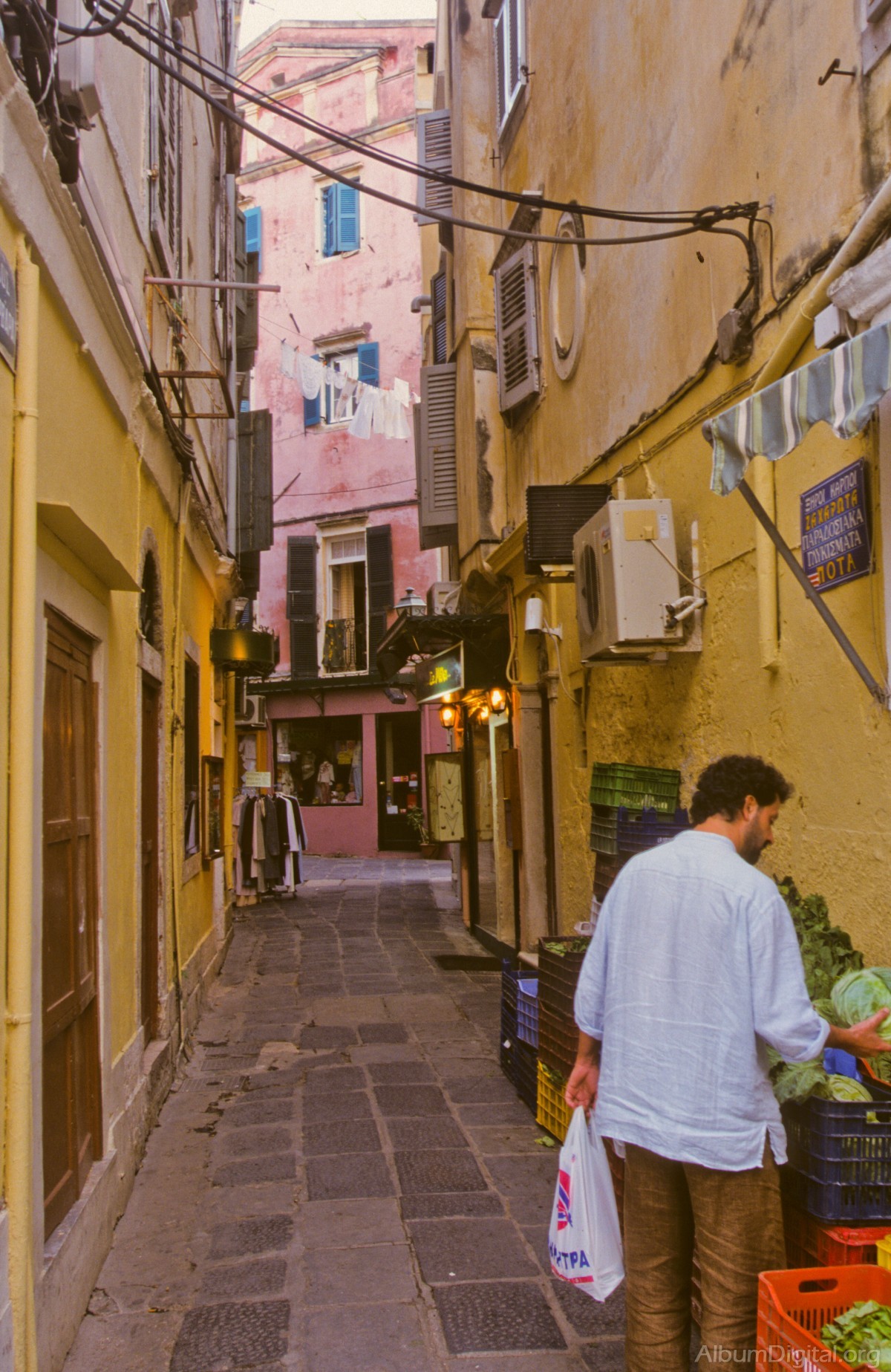 Estrechas calles de Corfu
