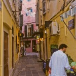 Foto Estrechas calles de Corfu