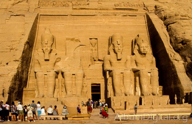 Fachada del Templo de Abu Simbel