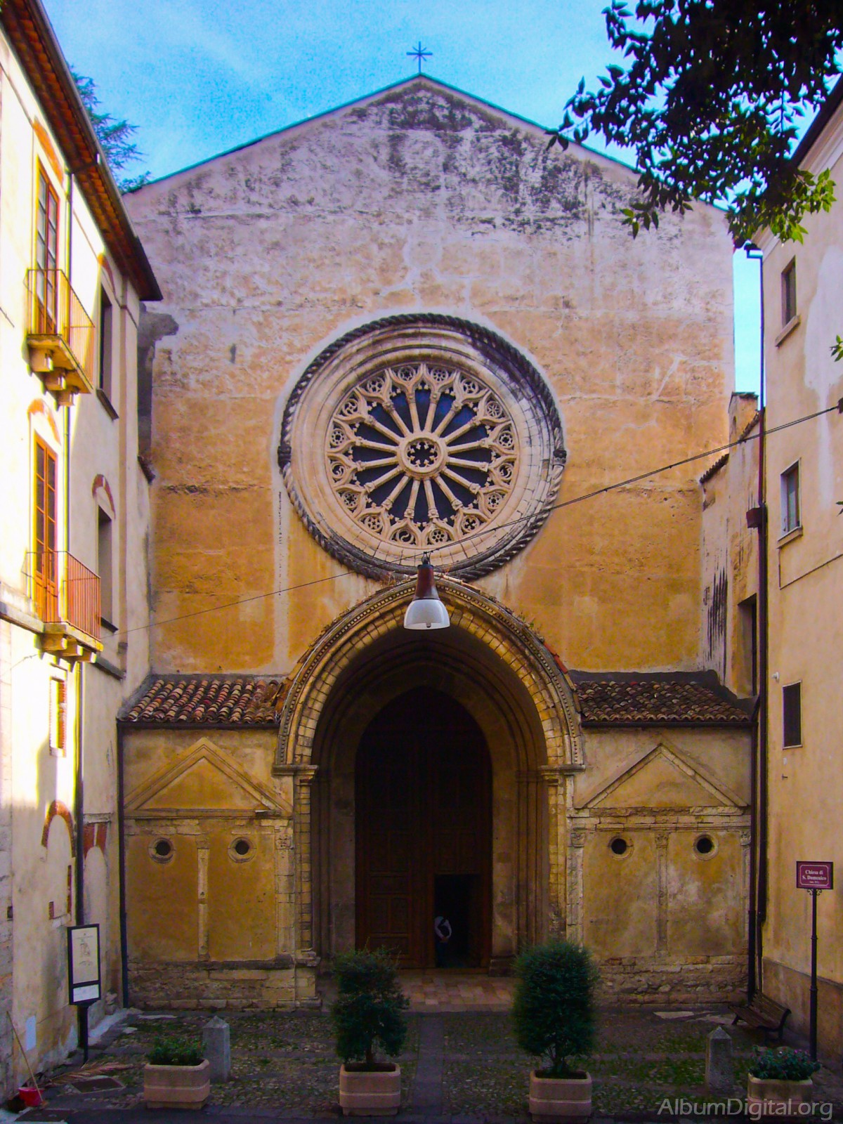 Fachada iglesia de Cosenza en Calabria