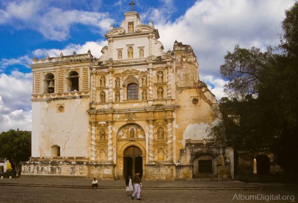 Fahada Iglesia de Antigua Guatemala 