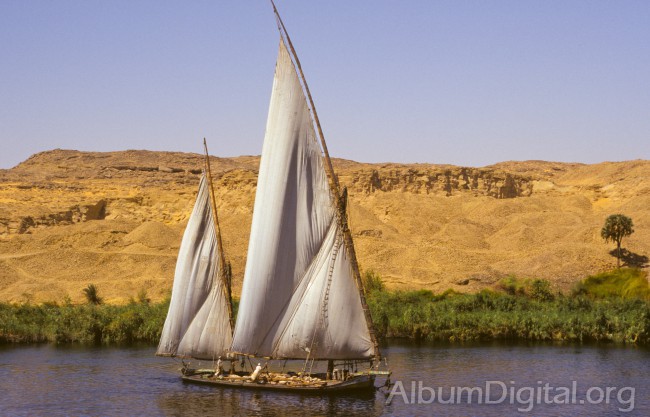 Faluca de carga en el Nilo