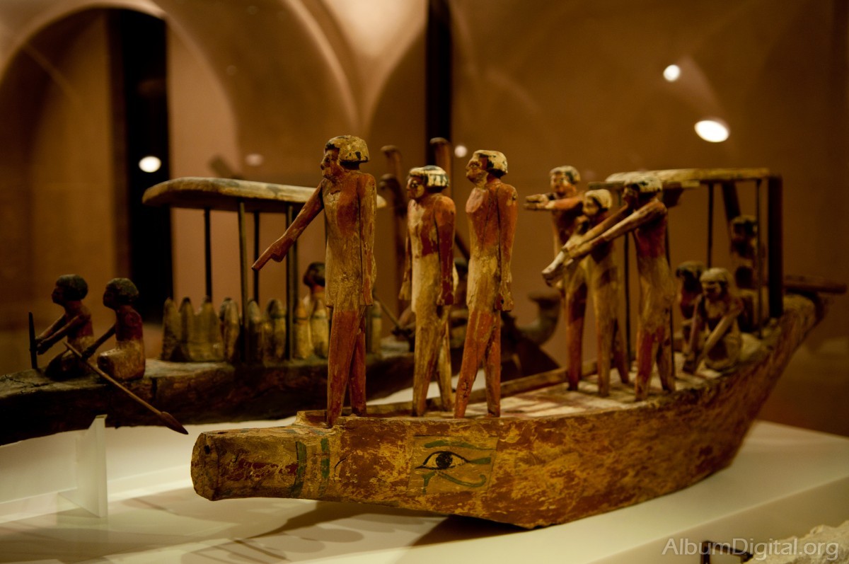 Figuras barca ceremonial egipcia Museo Nuevo