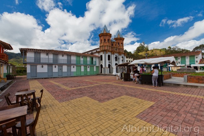 Iglesia nuevo pueblo del Peol Colombia