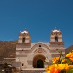 Foto Iglesia y plaza en Yari Peru