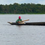 Foto Indigena pescando