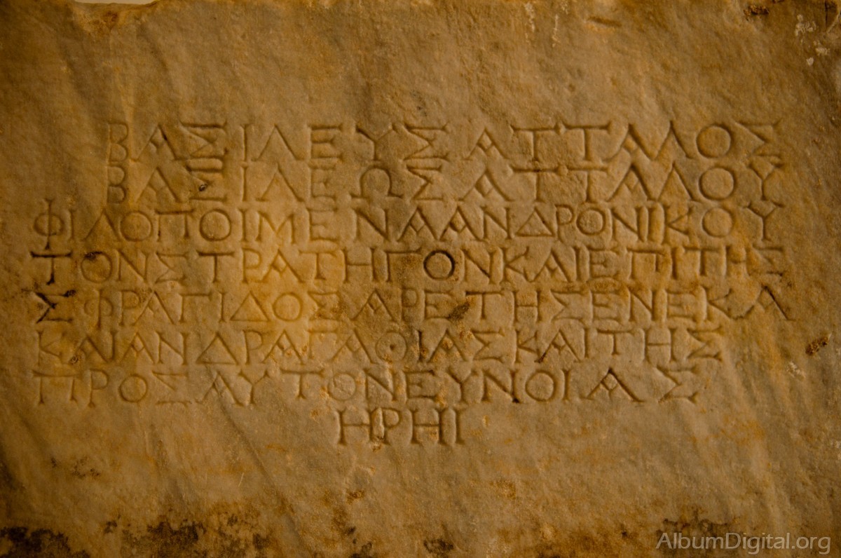 Inscripcion en piedra