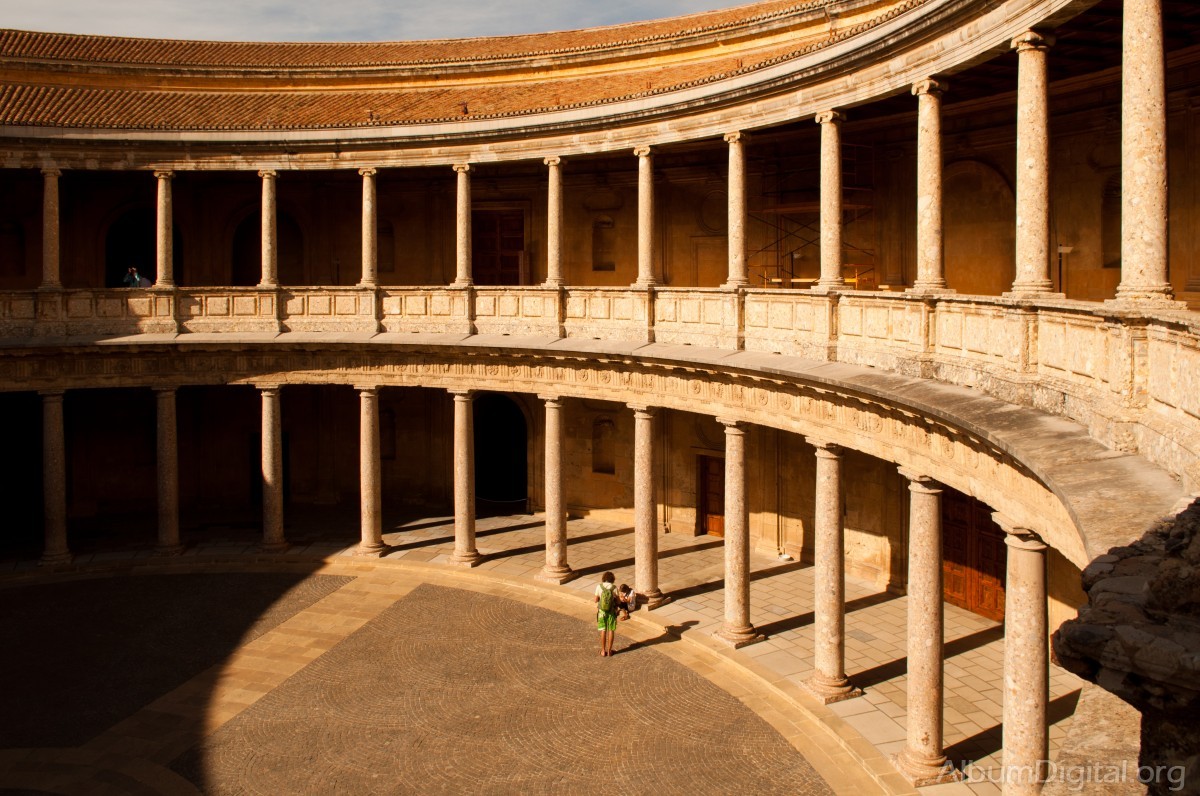 Interior Palacio Carlos V Granada