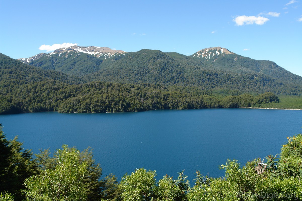 Lago de montaa