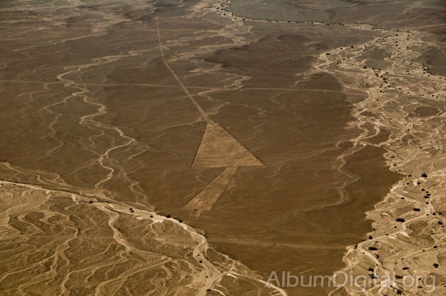 Foto Lineas de Nazca Triangulos