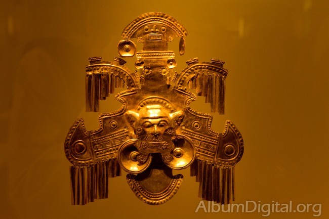 Mascara ceremonial Museo del Oro