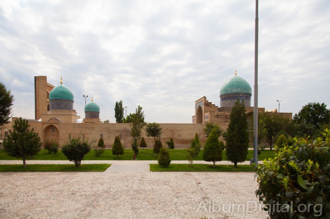 Mezquita y Madrasa Barak Khan