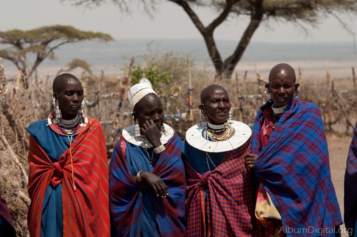 Mujeres poblado Masai