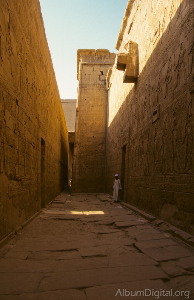 Murallas interiores de Edfu Egipto