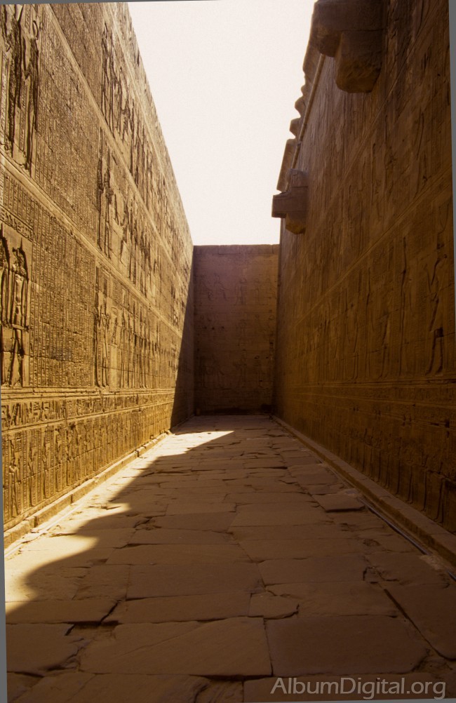 Muros decorados Templo de Edfu