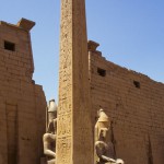 Foto Obelisco entrada principal de Luxor