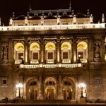 Foto Opera de Budapest iluminada