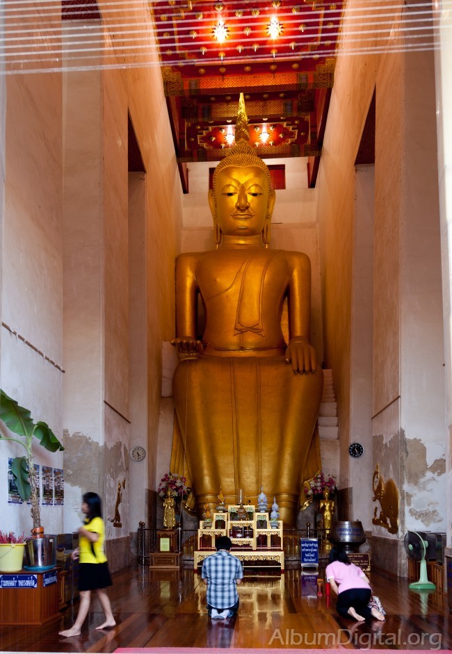 Pagoda y estatua de Buda