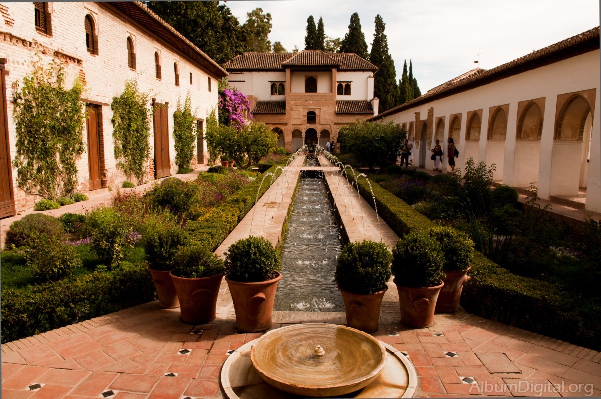 Palacio de la Alhambra y fuentes